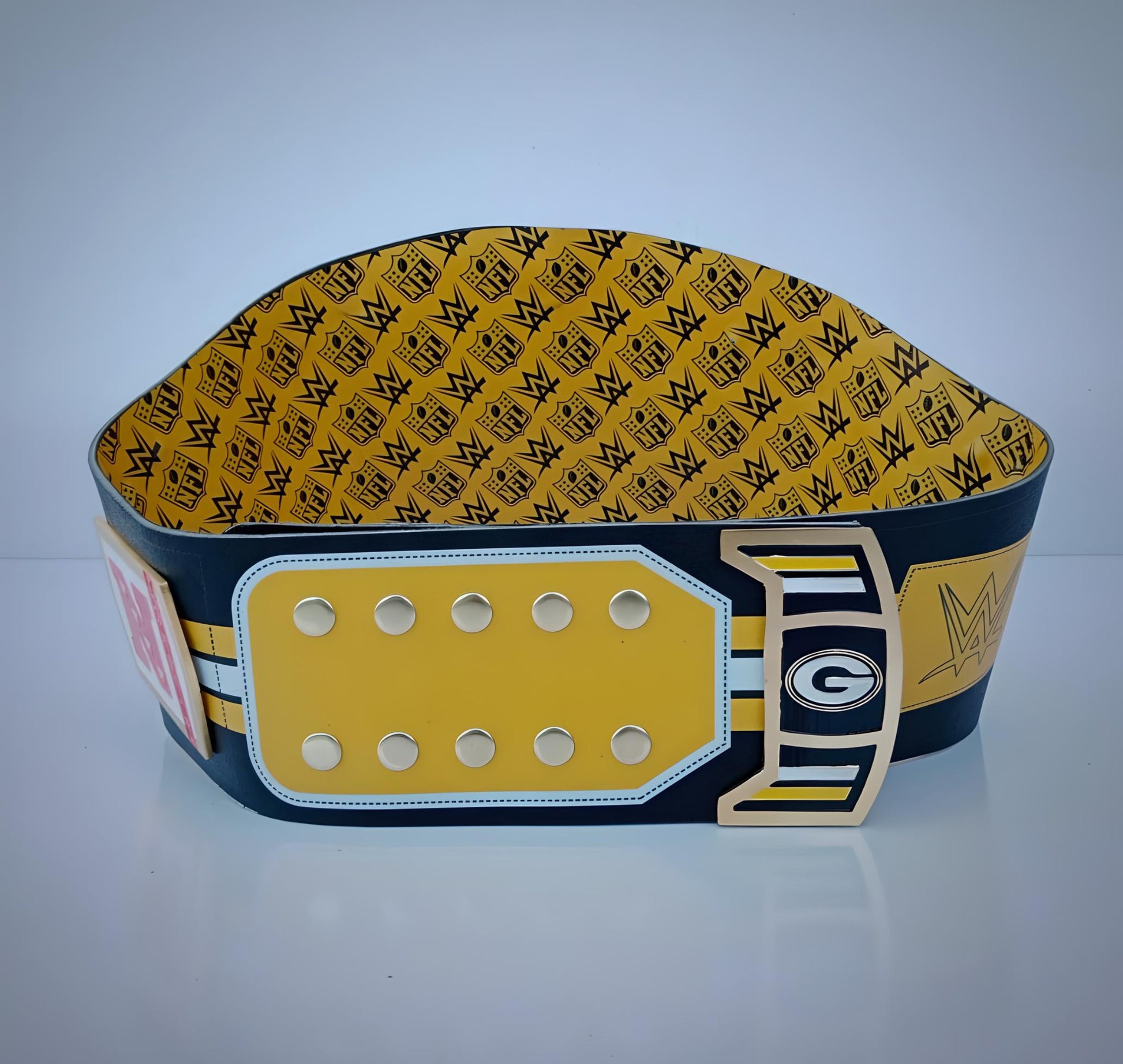 Celebrate the legacy of the Green Bay Packers with this WWE championship belt.